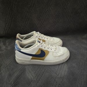 Nike Air Force Low LV8 GS Shoes Youth Sz 6.5Y Casual Sneakers White Gold Floral.